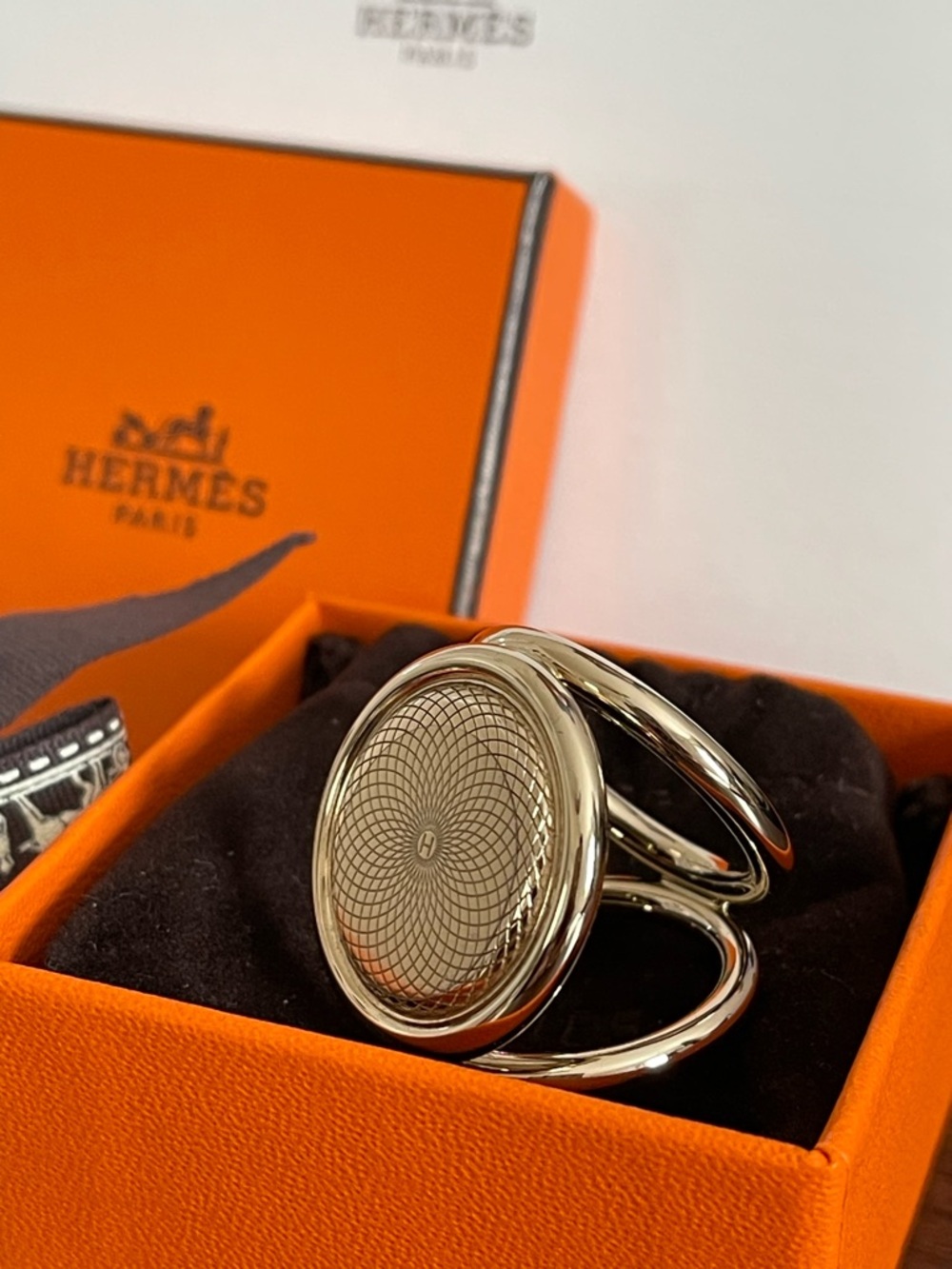 Giftable **Hermès Trio Rosage Grave Scarf Ring Silver Palladium Gold